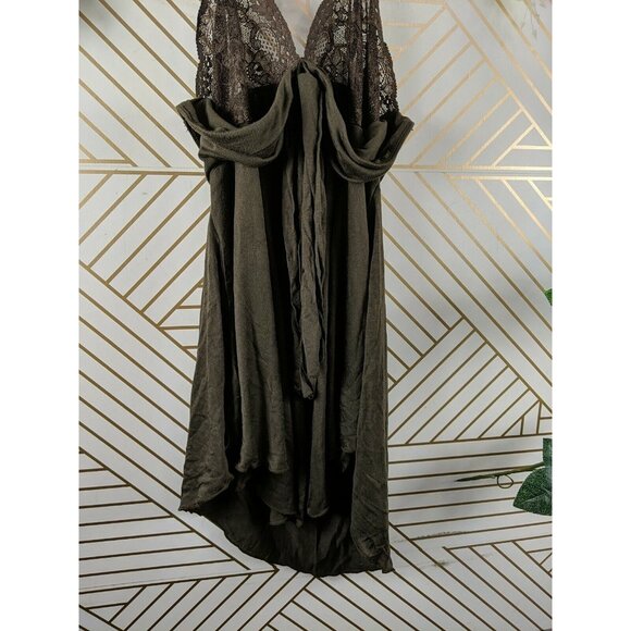 Guess Halter Style Top Tie Flowy Size Medium NEW open back - Picture 4 of 8